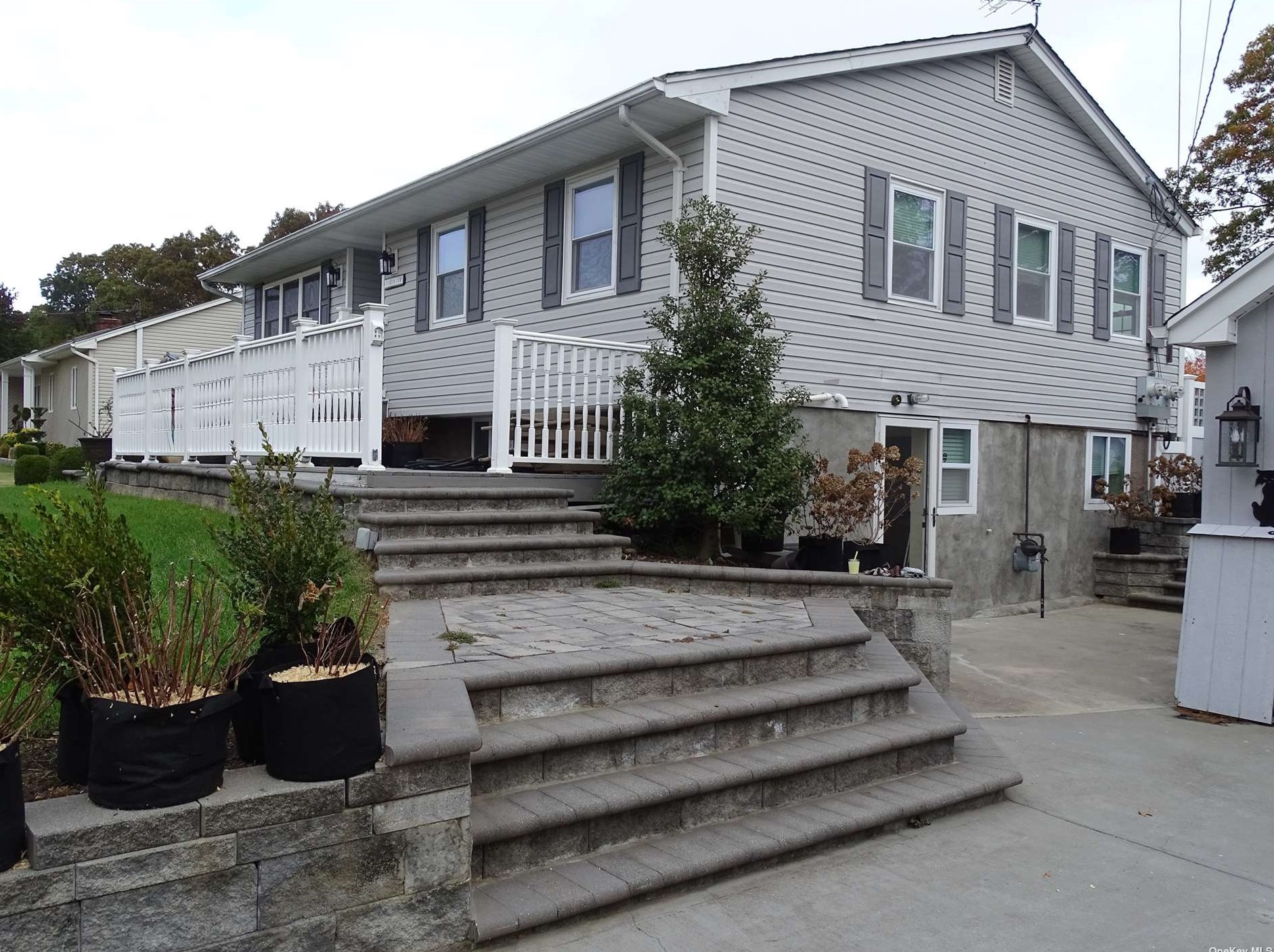 7 Custom Ln, Prt Jefferson Station NY  11776-2709 exterior