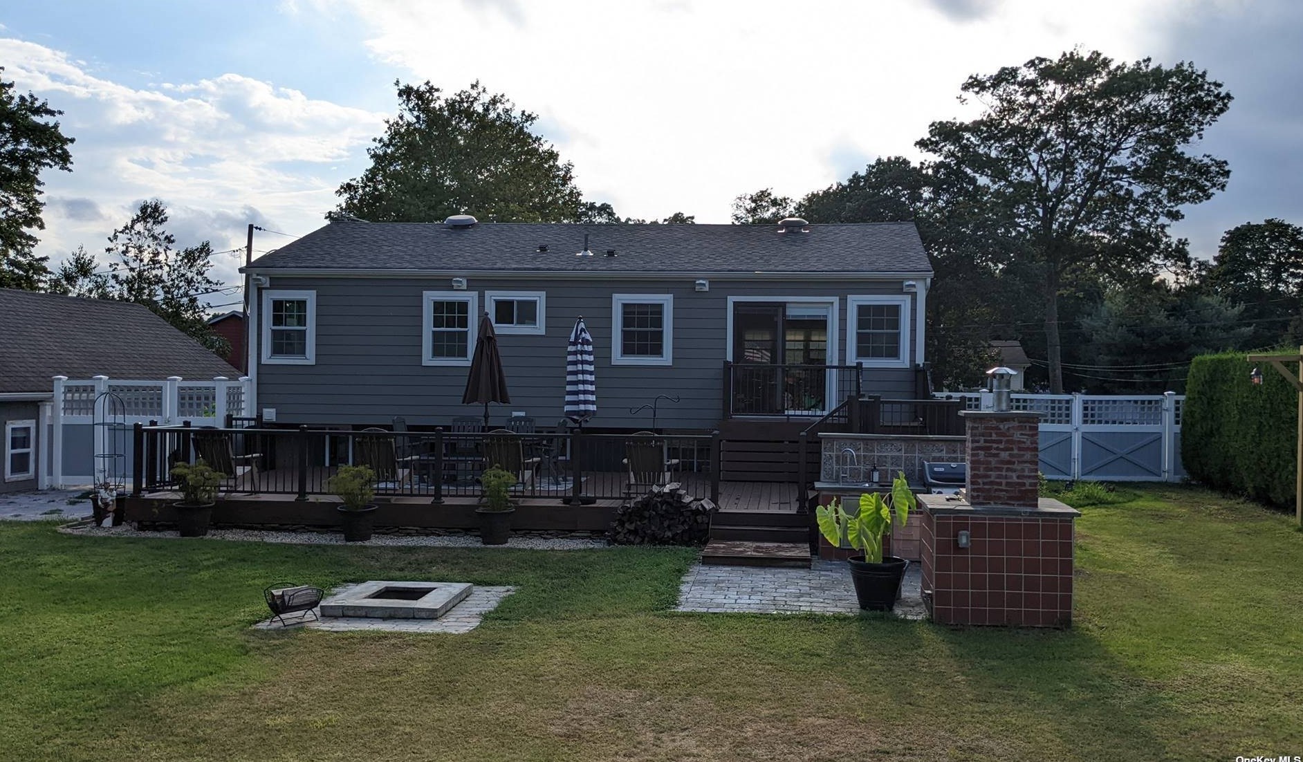 7 Custom Ln, Prt Jefferson Station NY  11776-2709 exterior