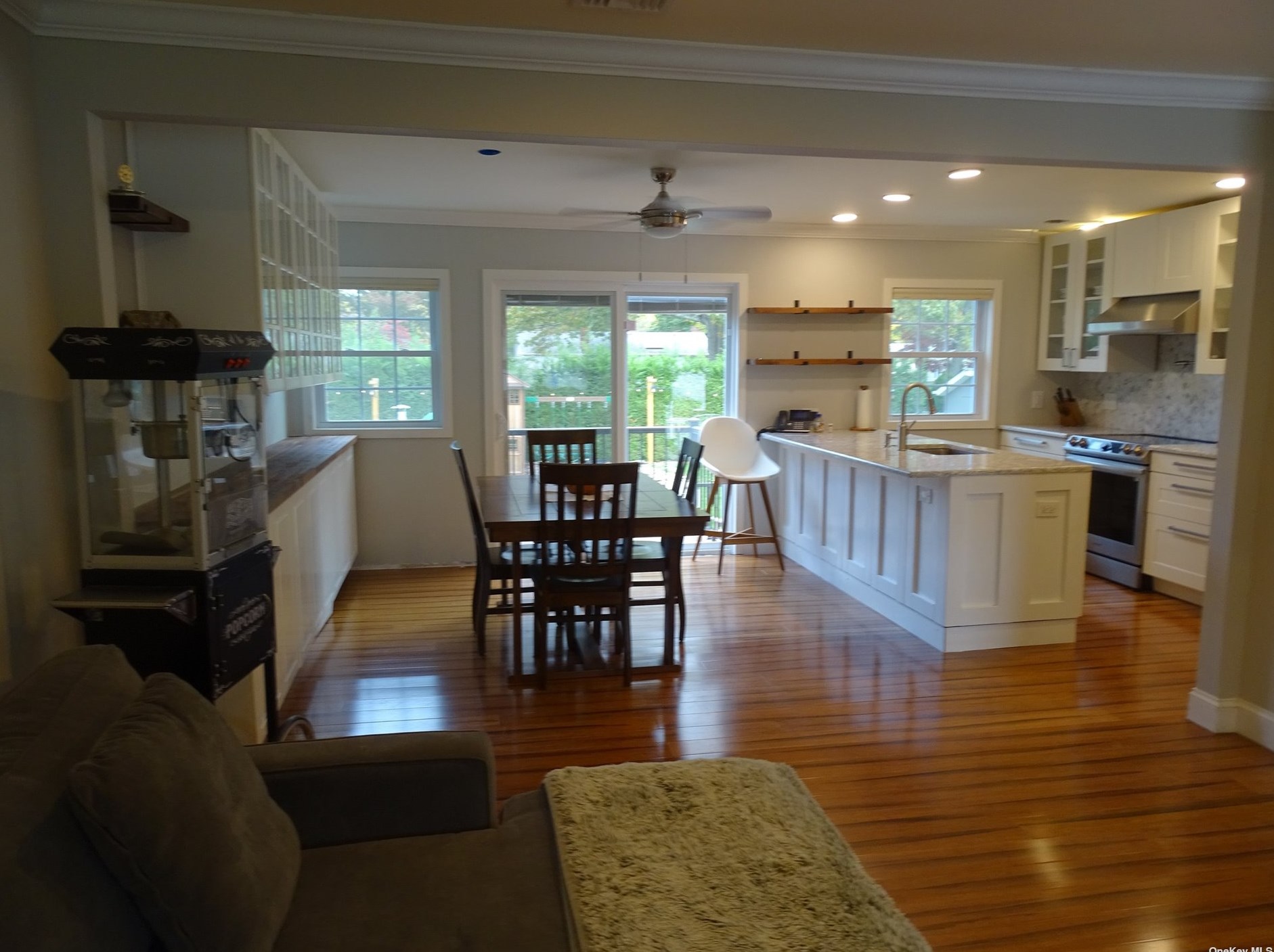 7 Custom Ln, Prt Jefferson Station NY  11776-2709 exterior