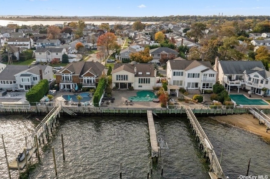 3059 Shore Dr, North Merrick NY  11566-5204 exterior