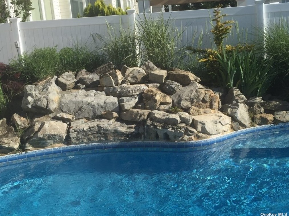 3059 Shore Dr, North Merrick NY  11566-5204 exterior