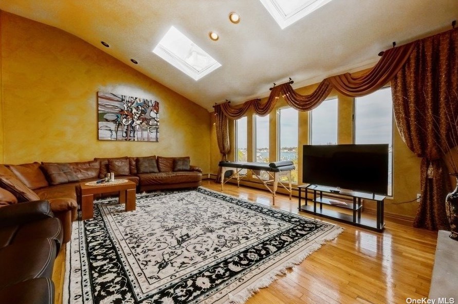 3059 Shore Dr, North Merrick NY  11566-5204 exterior