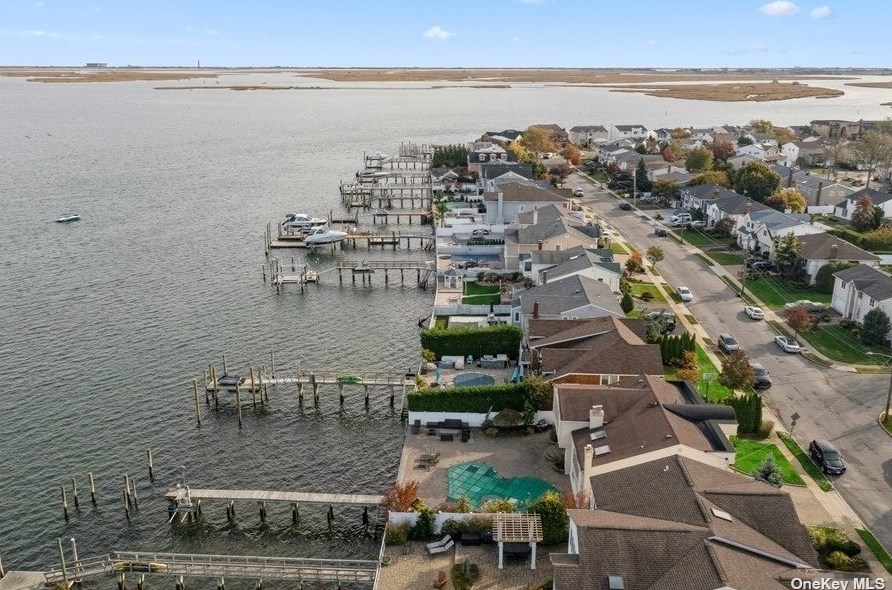 3059 Shore Dr, North Merrick NY  11566-5204 exterior