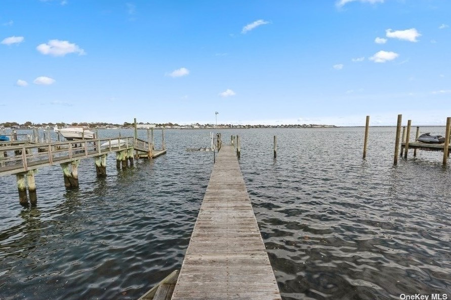 3059 Shore Dr, North Merrick NY  11566-5204 exterior