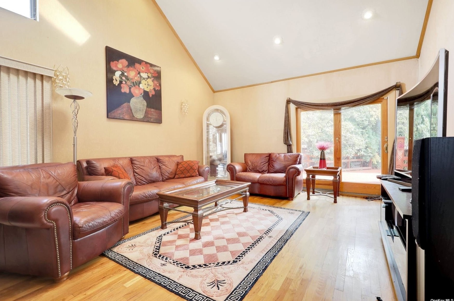 24 Princeton Dr, Syosset NY  11791-6743 exterior