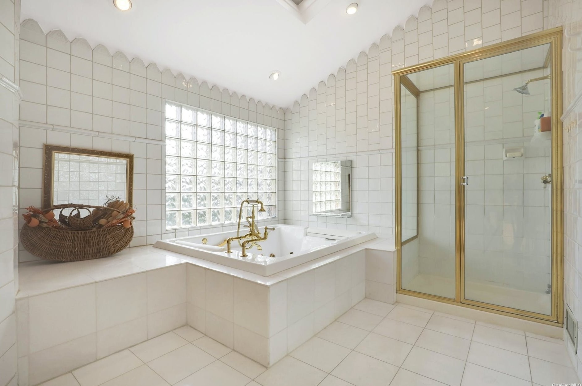 24 Princeton Dr, Syosset NY  11791-6743 exterior