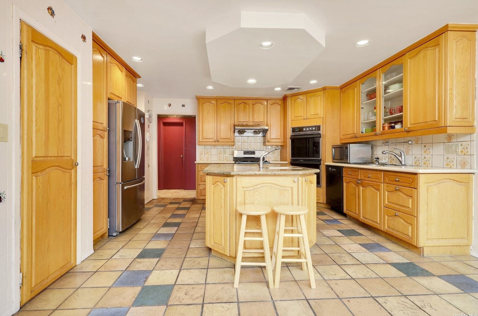 24 Princeton Dr, Syosset NY  11791-6743 exterior