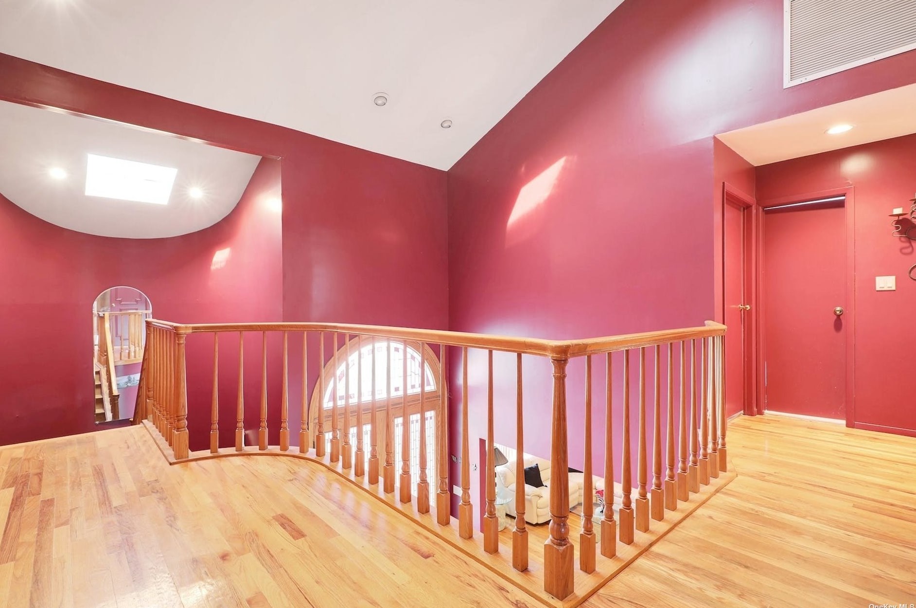 24 Princeton Dr, Syosset NY  11791-6743 exterior