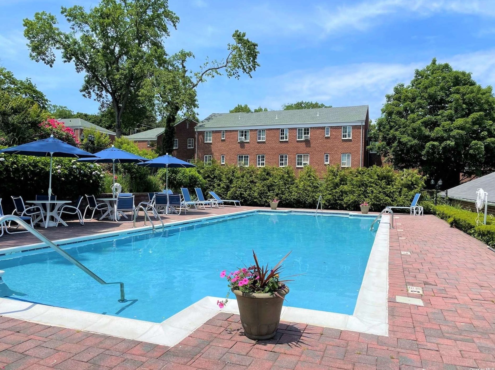 407 Main St, Hunt NY  11743-3204 exterior