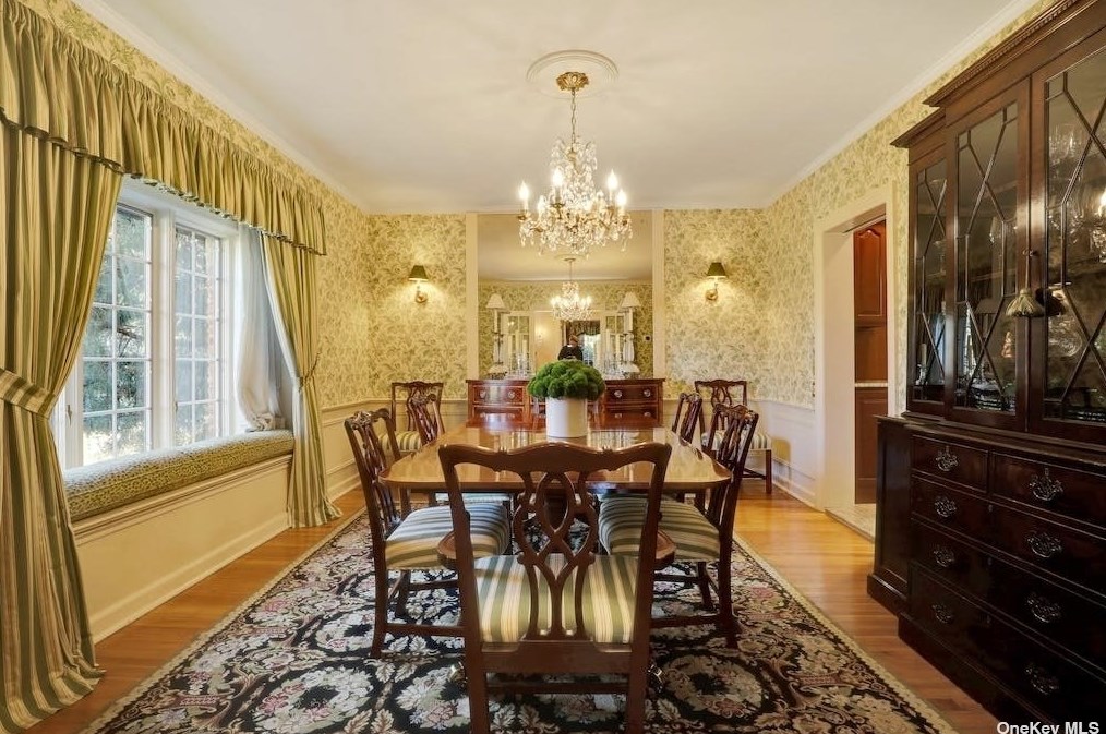 272 Chapel Rd, North Hills NY  11030-3726 exterior