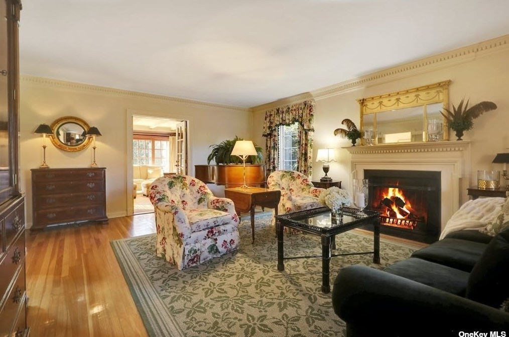272 Chapel Rd, North Hills NY  11030-3726 exterior