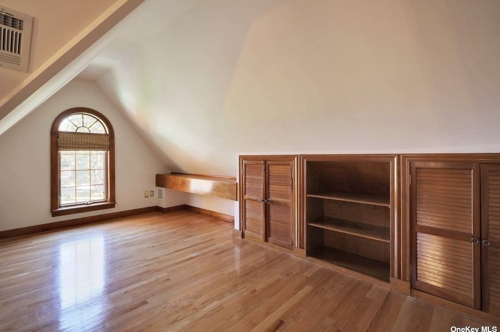 272 Chapel Rd, North Hills NY  11030-3726 exterior