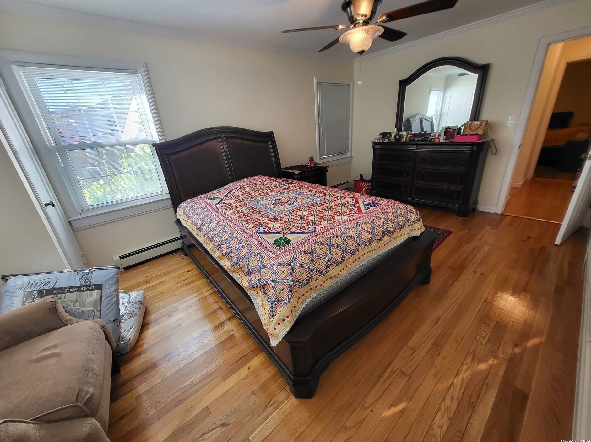 113 Greenway W, New Hyde Park, NY 11040