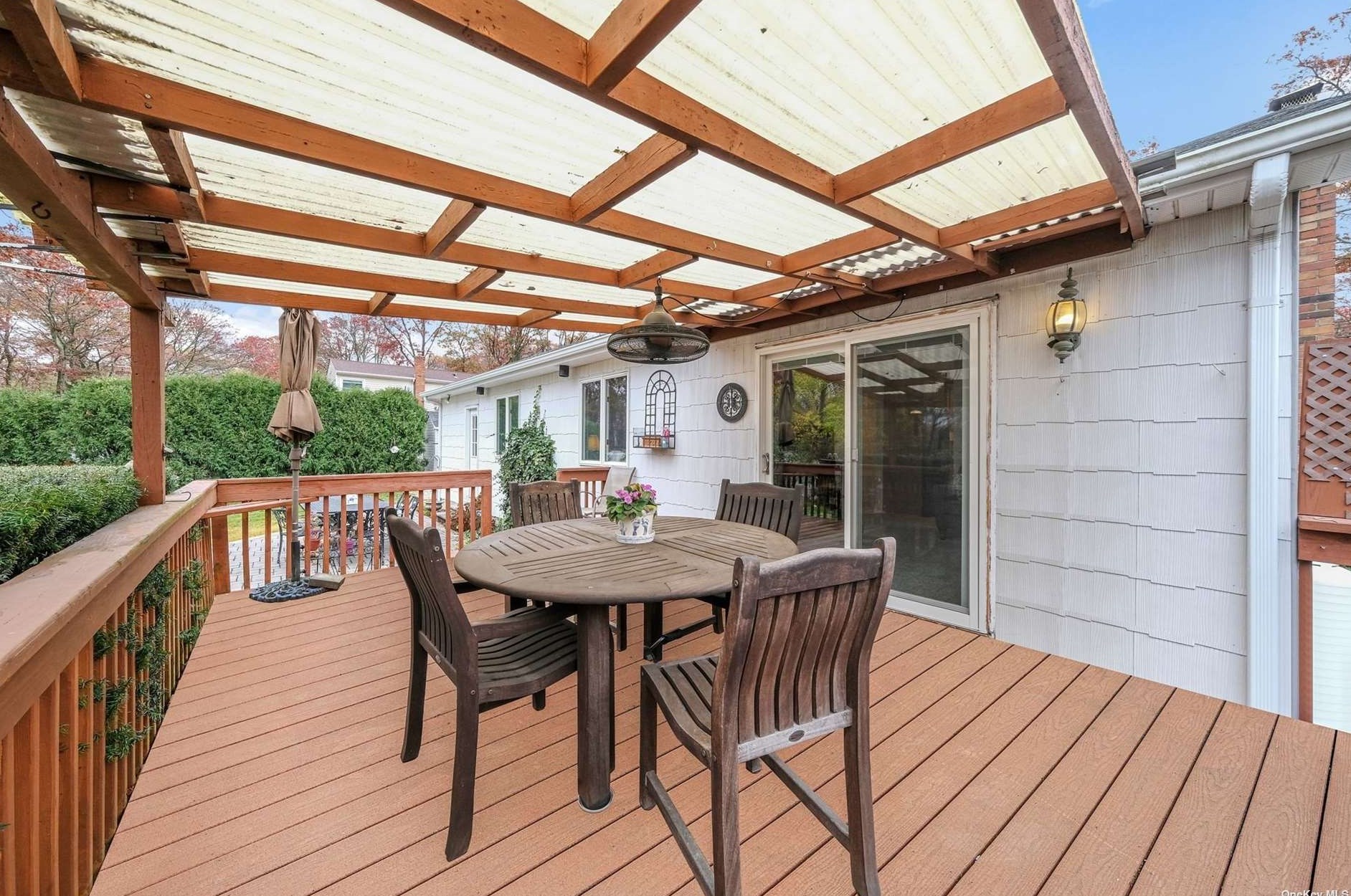 40 Calvert Ave, Hauppauge NY 11779-5917 exterior