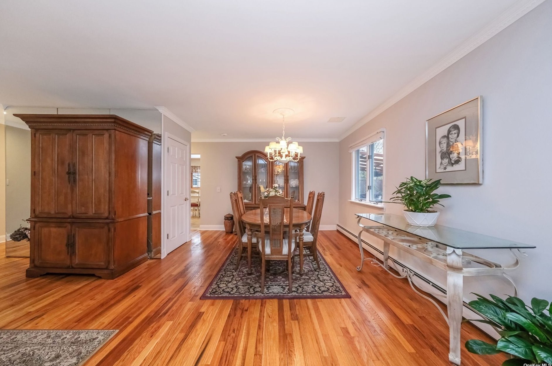 40 Calvert Ave, Hauppauge NY 11779-5917 exterior