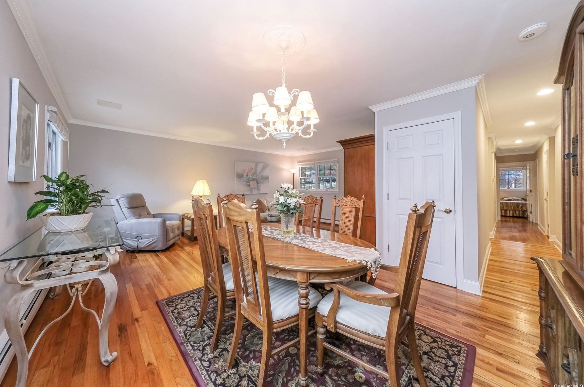 40 Calvert Ave, Hauppauge NY 11779-5917 exterior