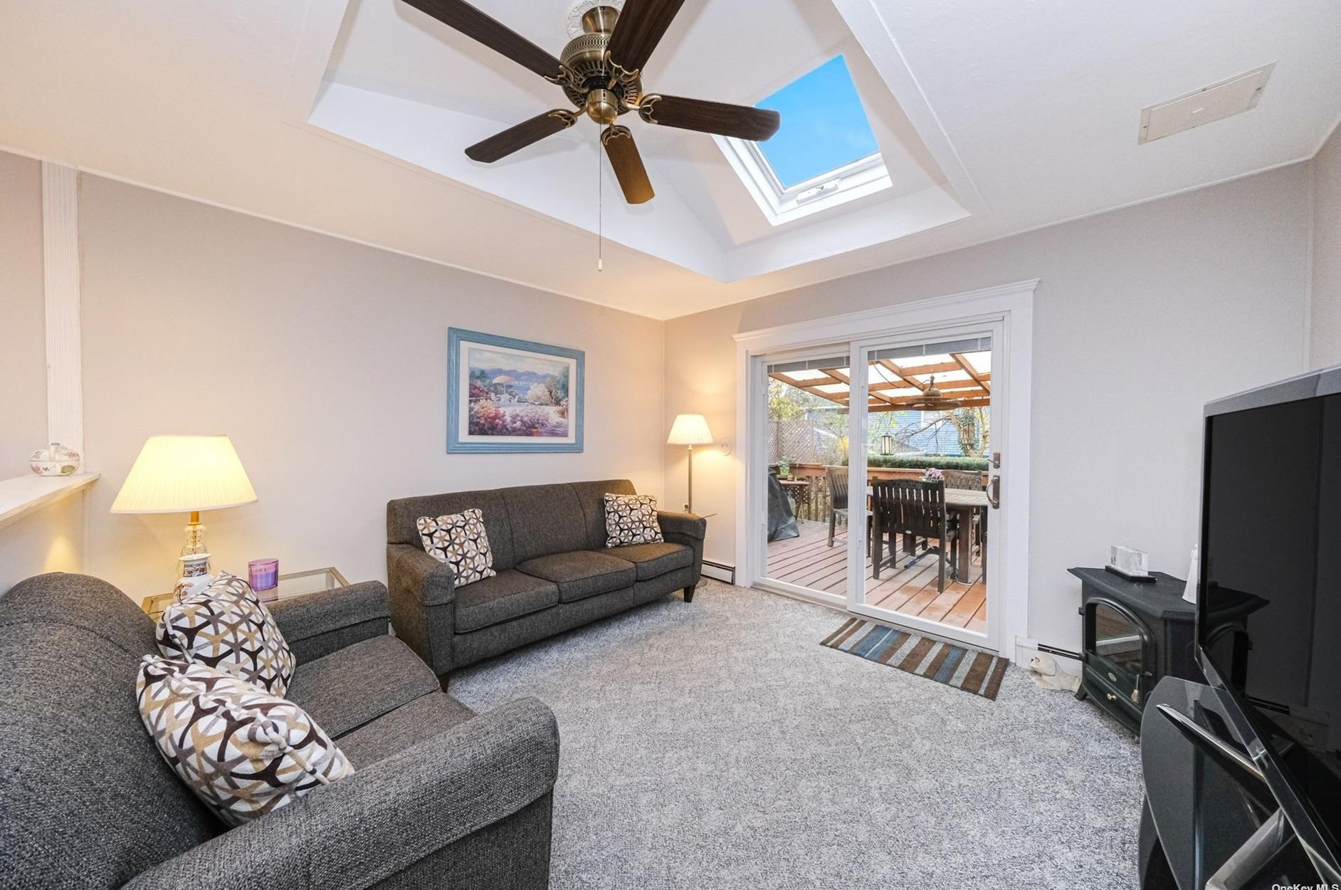 40 Calvert Ave, Hauppauge NY 11779-5917 exterior