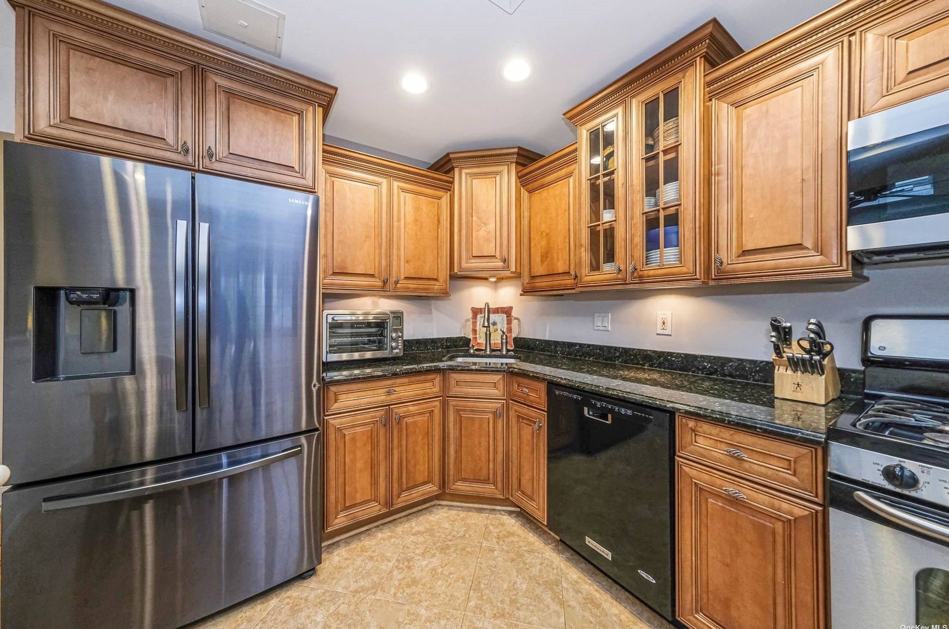 40 Calvert Ave, Hauppauge NY 11779-5917 exterior