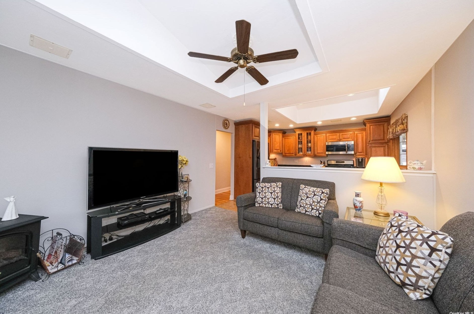 40 Calvert Ave, Hauppauge NY 11779-5917 exterior