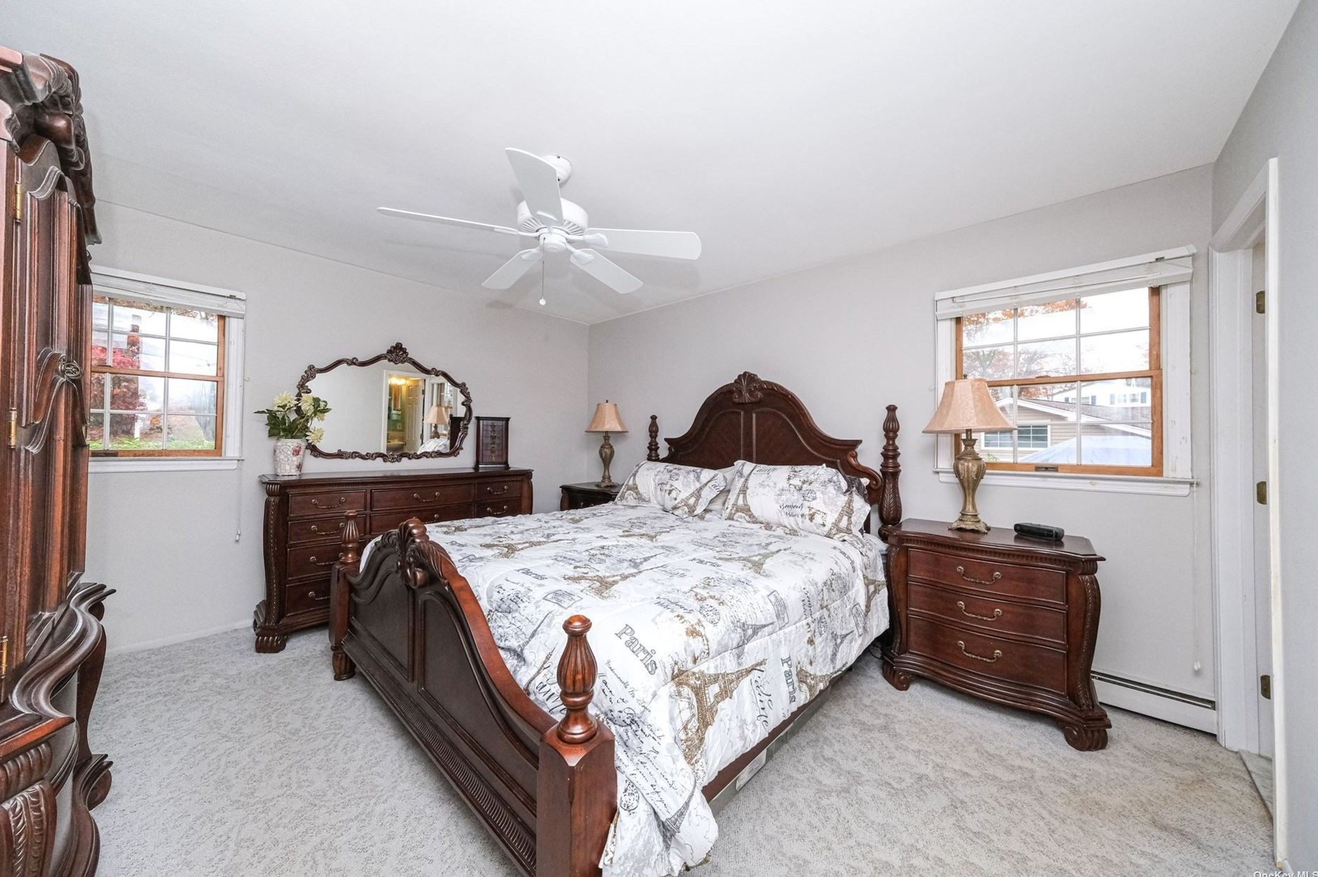 40 Calvert Ave, Hauppauge NY 11779-5917 exterior