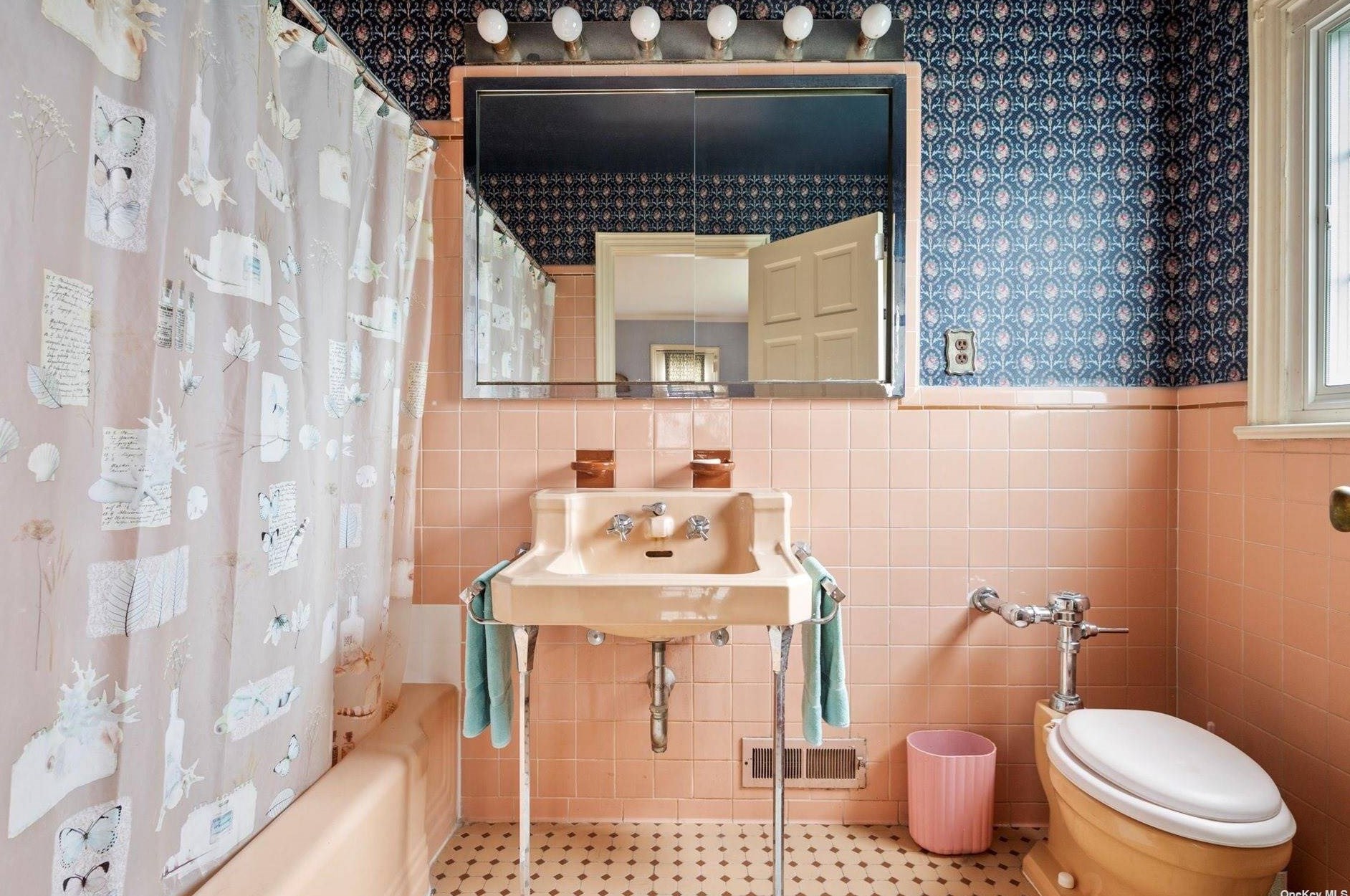 266 Beech St, East Atlantic Beach NY  11561-4225 exterior