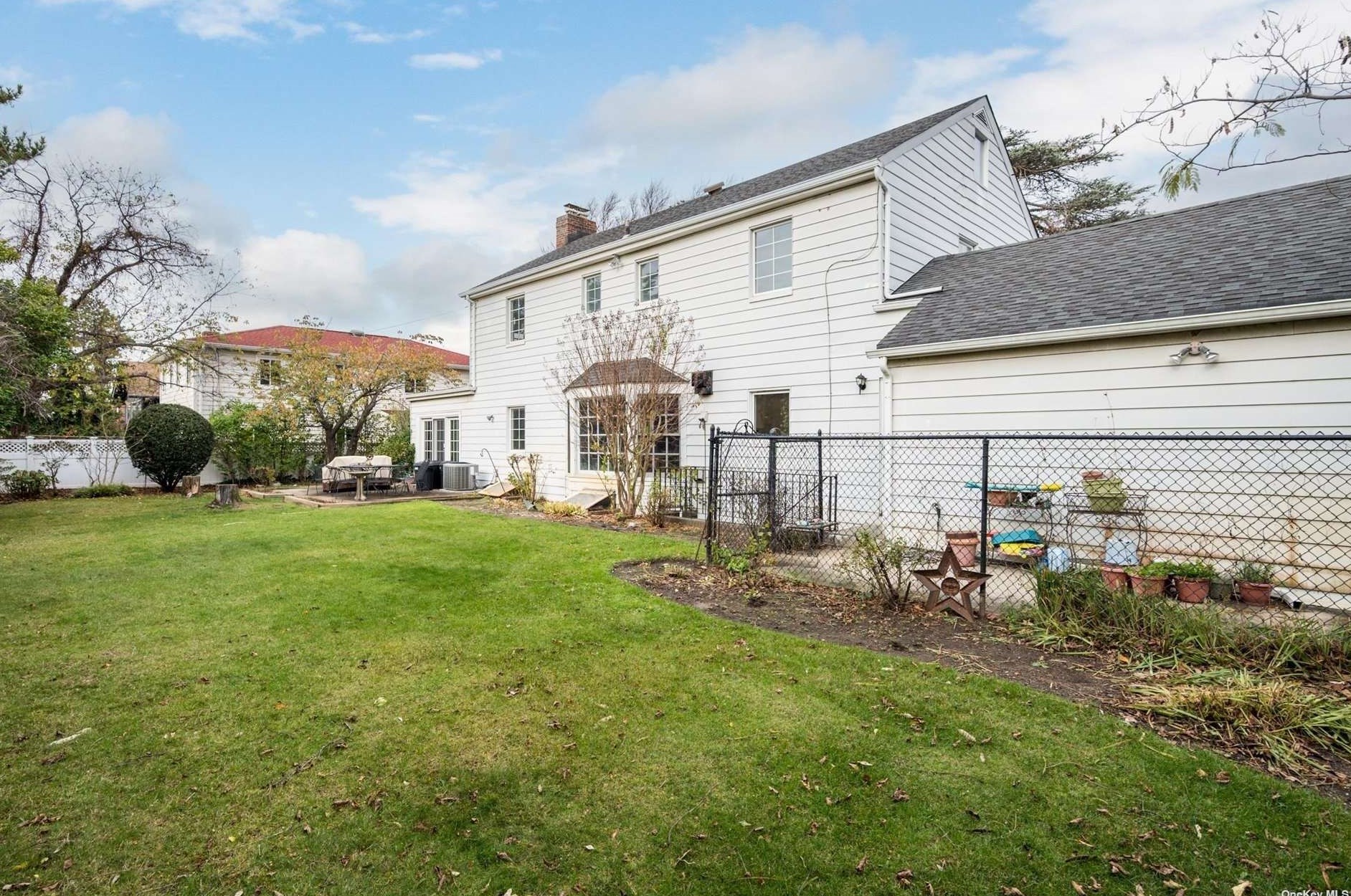 266 Beech St, East Atlantic Beach NY  11561-4225 exterior