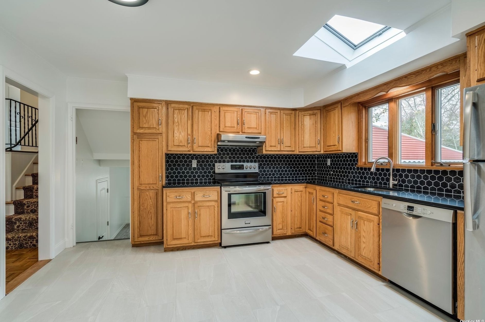 3 Driftwood Dr, Glen Cove NY  11542-1607 exterior