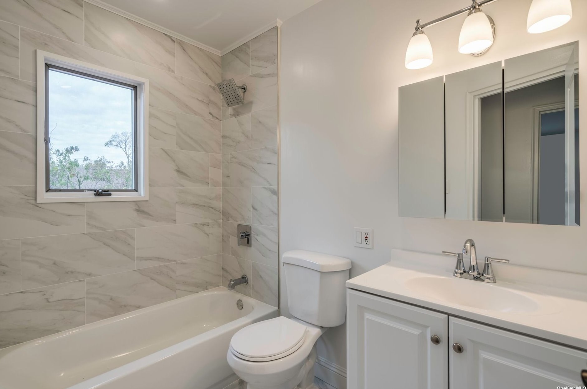 3 Driftwood Dr, Glen Cove NY  11542-1607 exterior