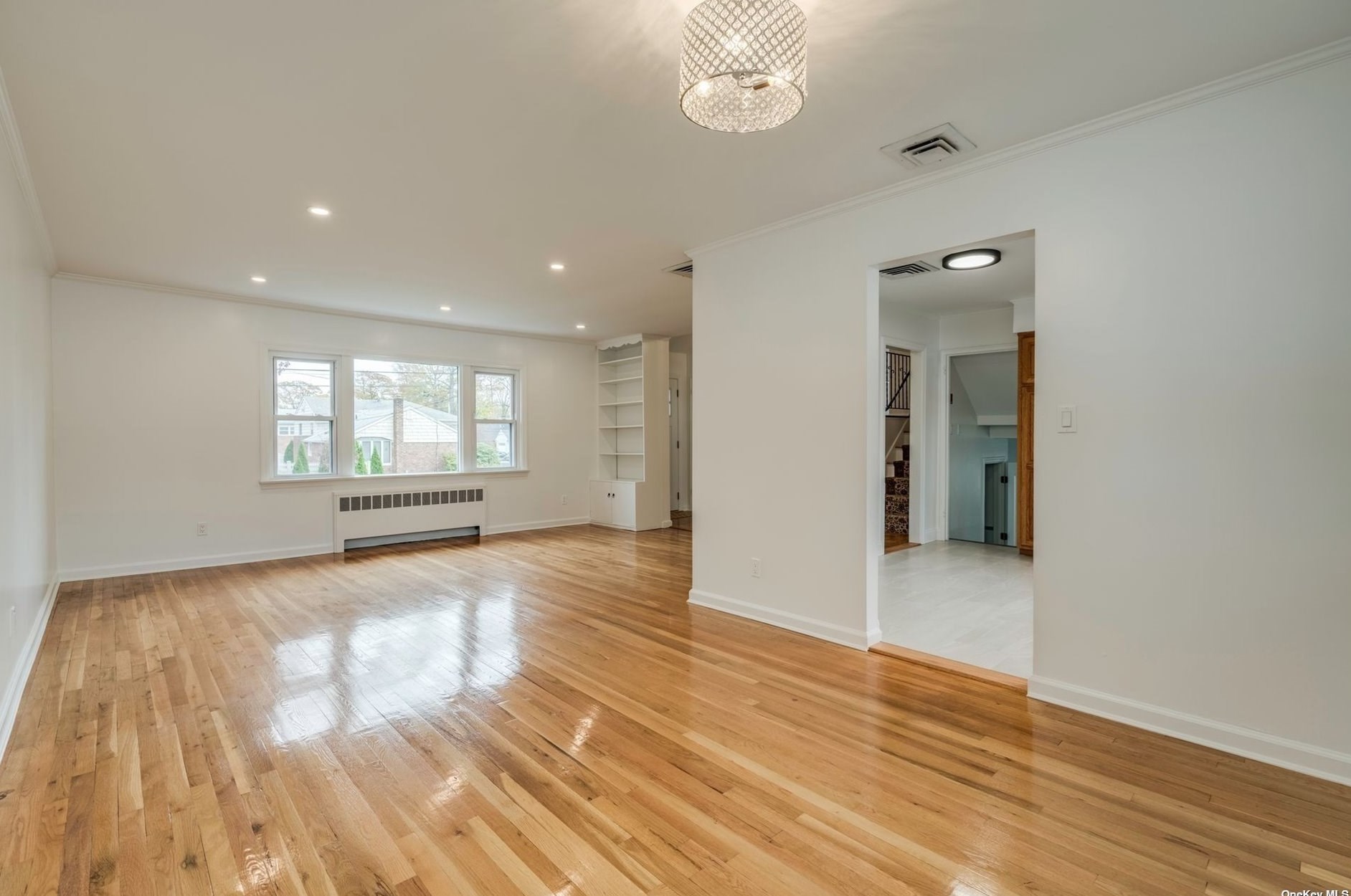 3 Driftwood Dr, Glen Cove NY  11542-1607 exterior