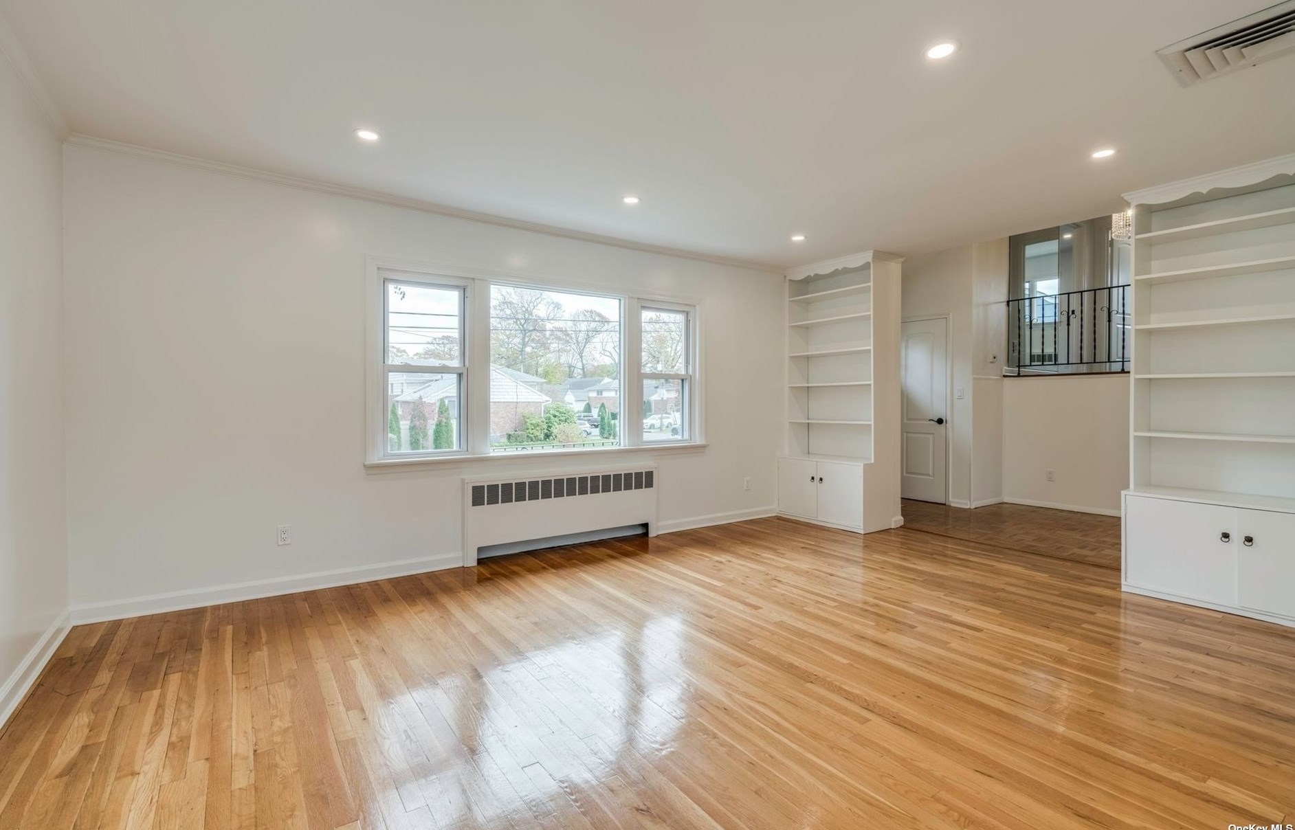 3 Driftwood Dr, Glen Cove NY  11542-1607 exterior