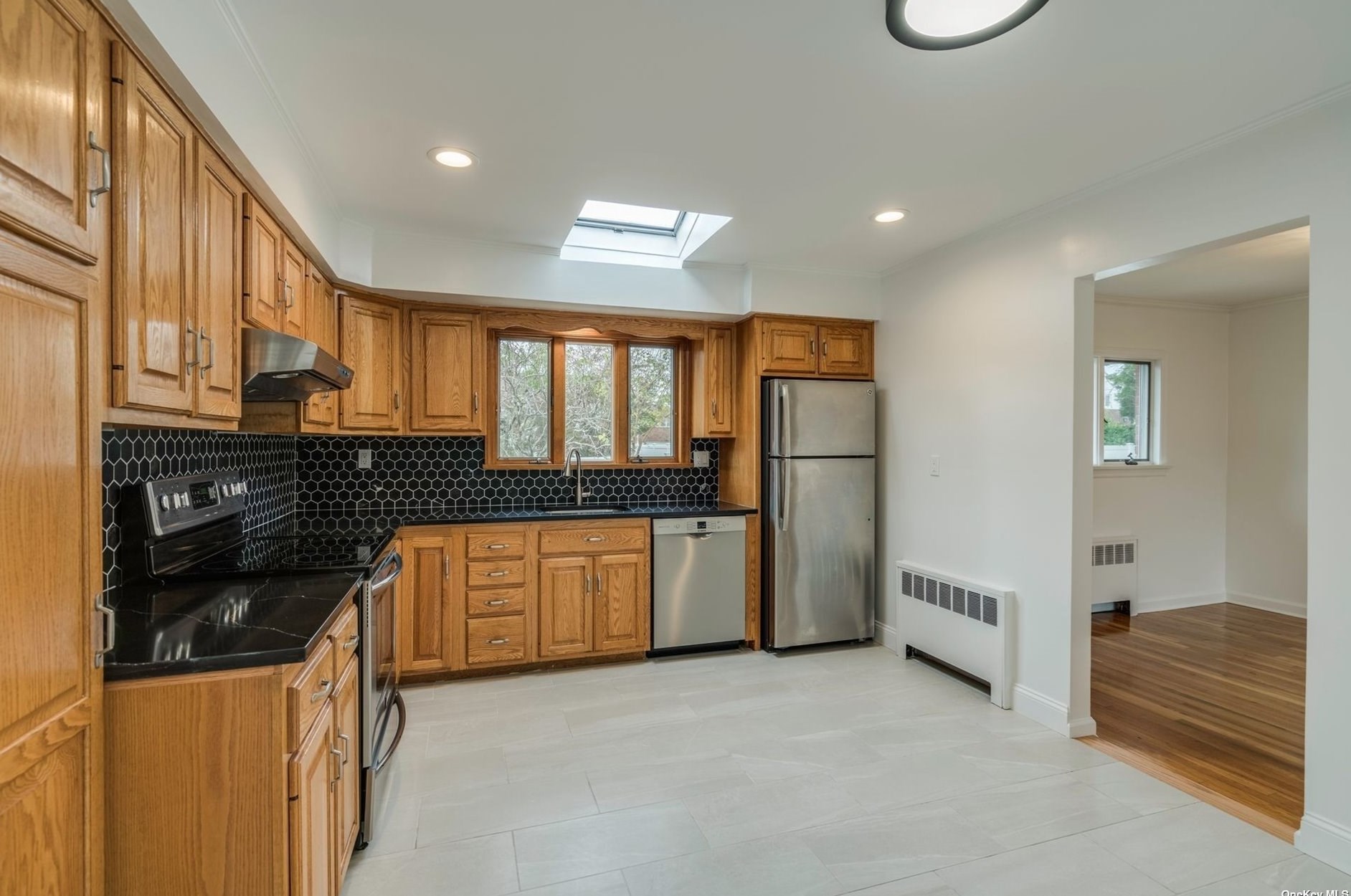 3 Driftwood Dr, Glen Cove NY  11542-1607 exterior