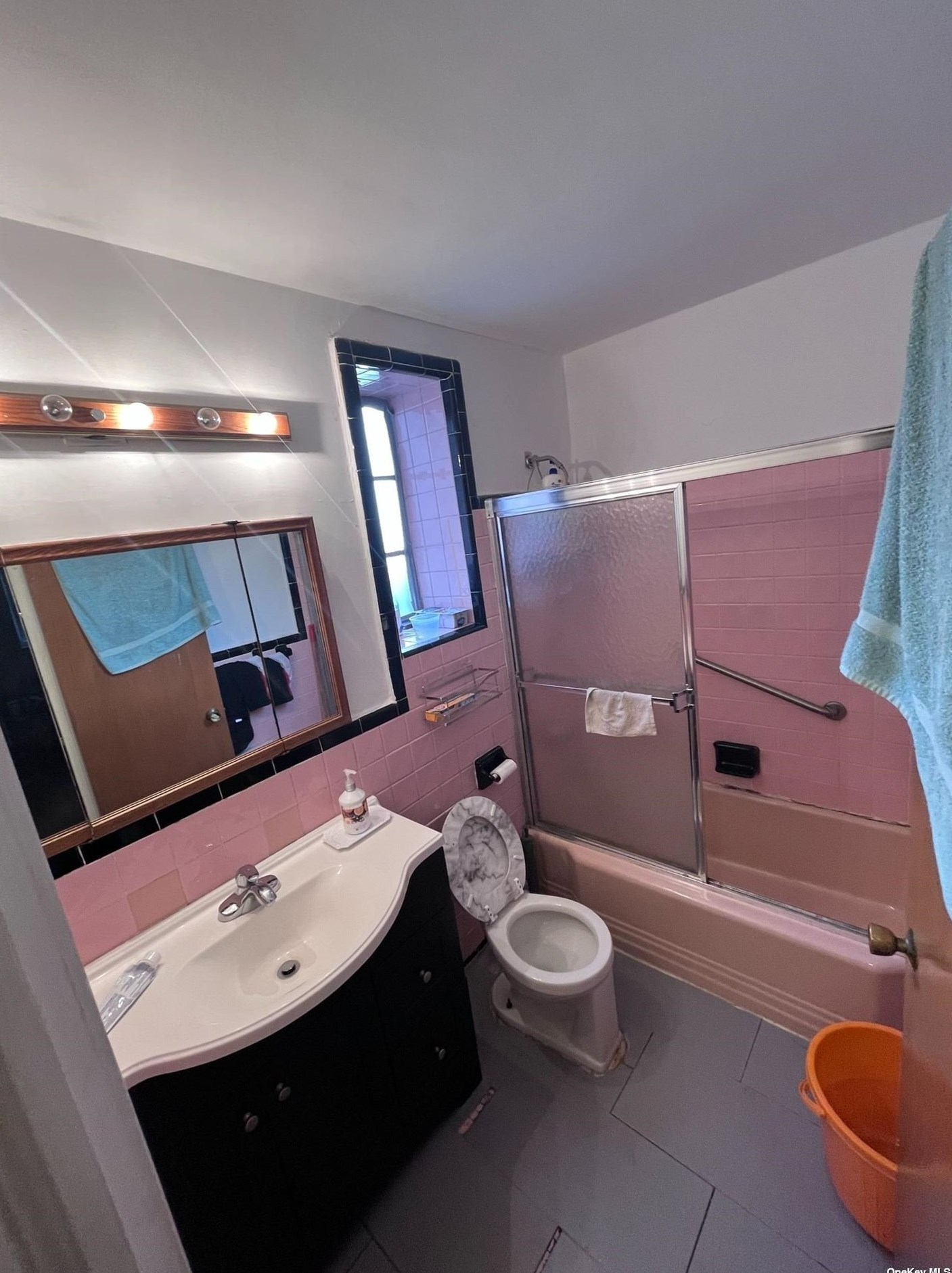 460 93rd St, Brooklyn NY 11236-1101 exterior