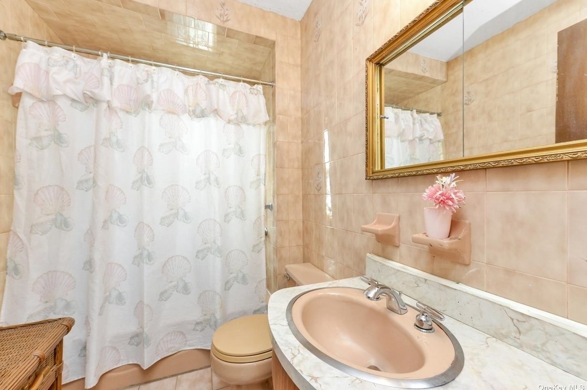 51-50 70th St, Flushing NY exterior