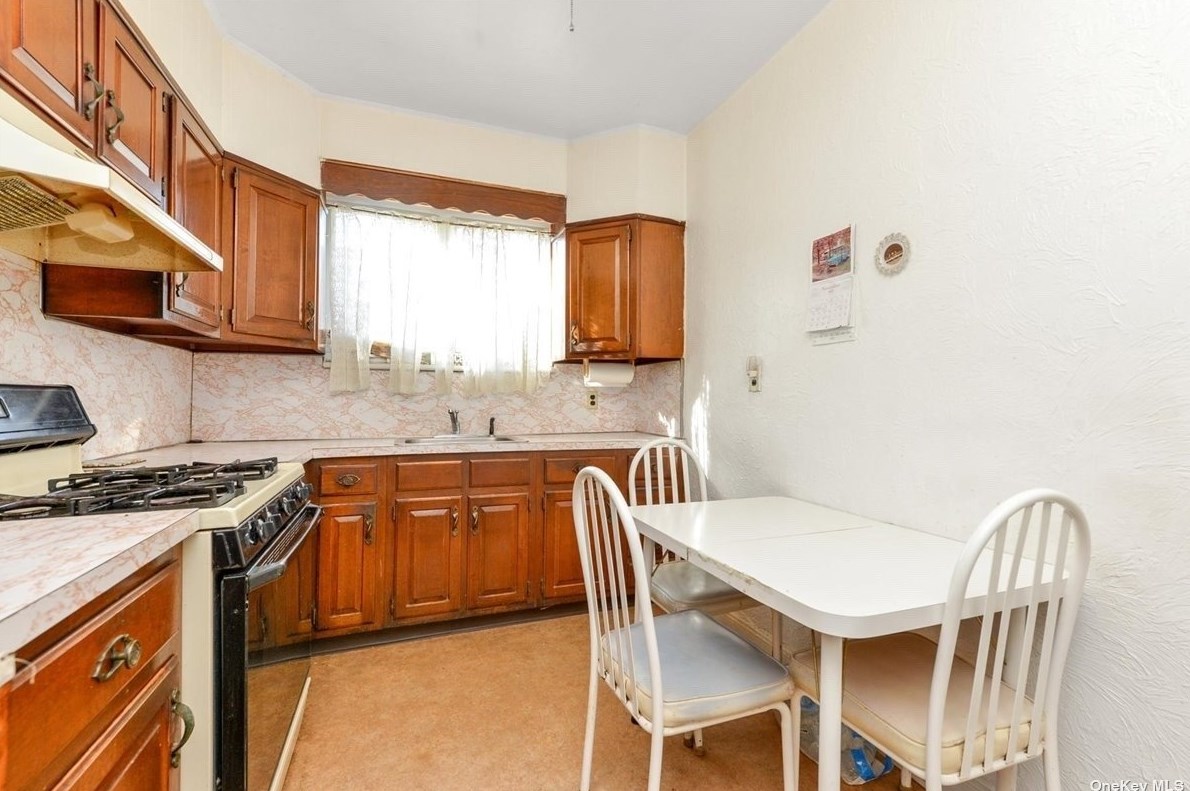 51-50 70th St, Flushing NY exterior