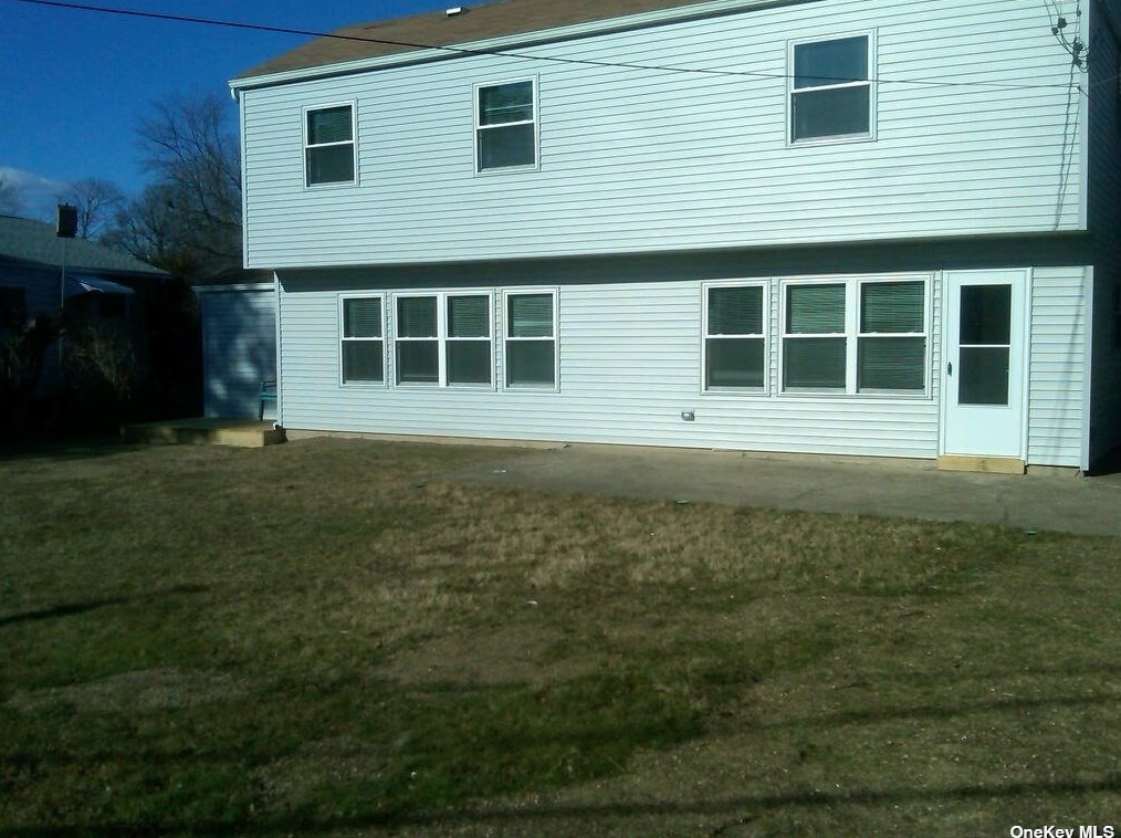 6 Brook Path, Hicksville NY  11803-3710 exterior