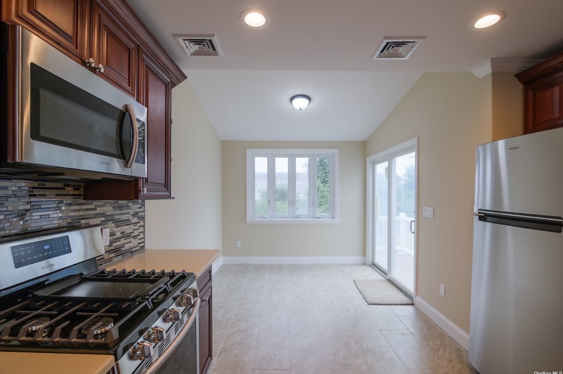 670 Barnes Ave, North Baldwin NY  11510-4015 exterior