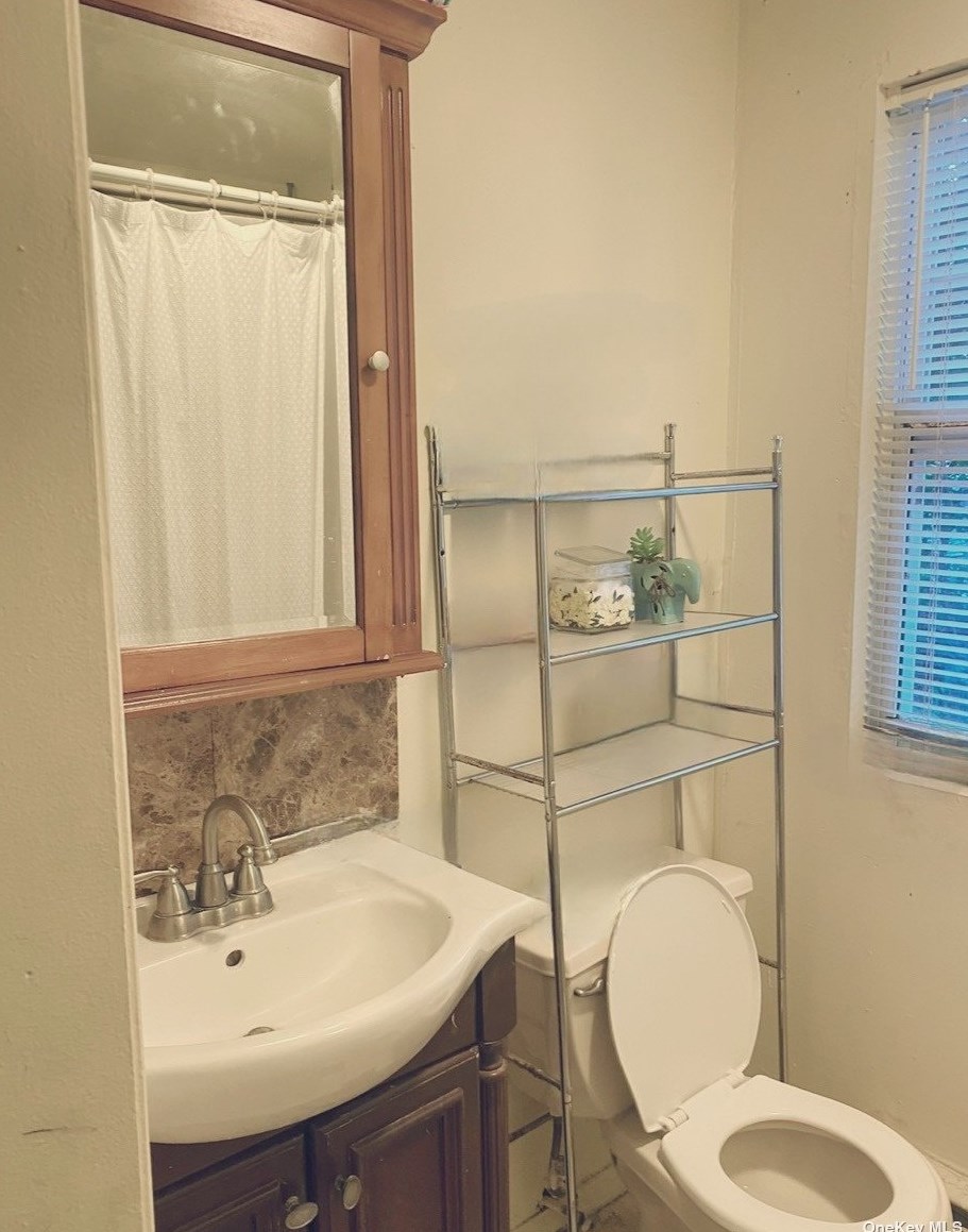 106 Gray Ave, Gordon Heights NY  11763-1064 exterior