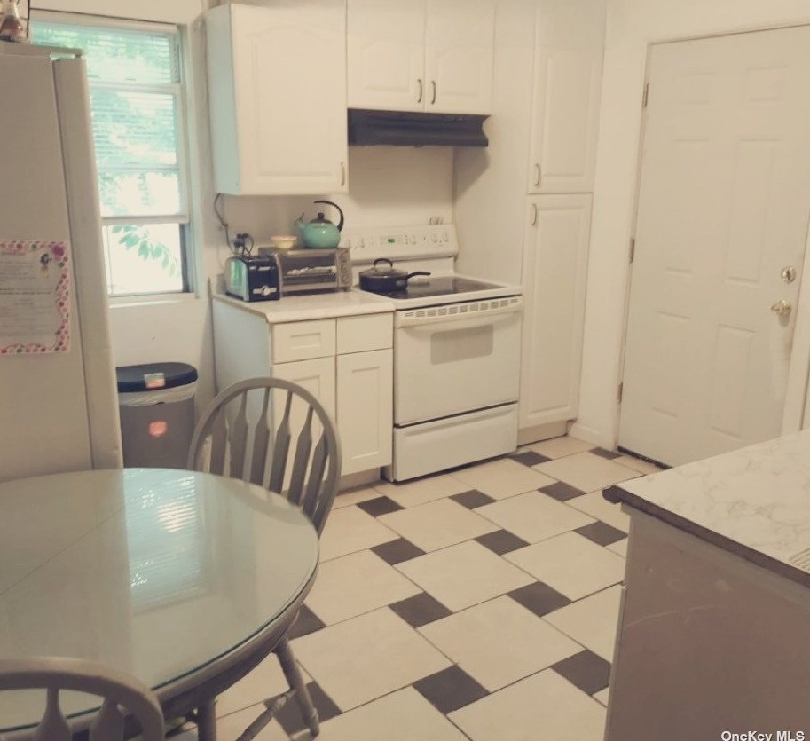 106 Gray Ave, Gordon Heights NY  11763-1064 exterior