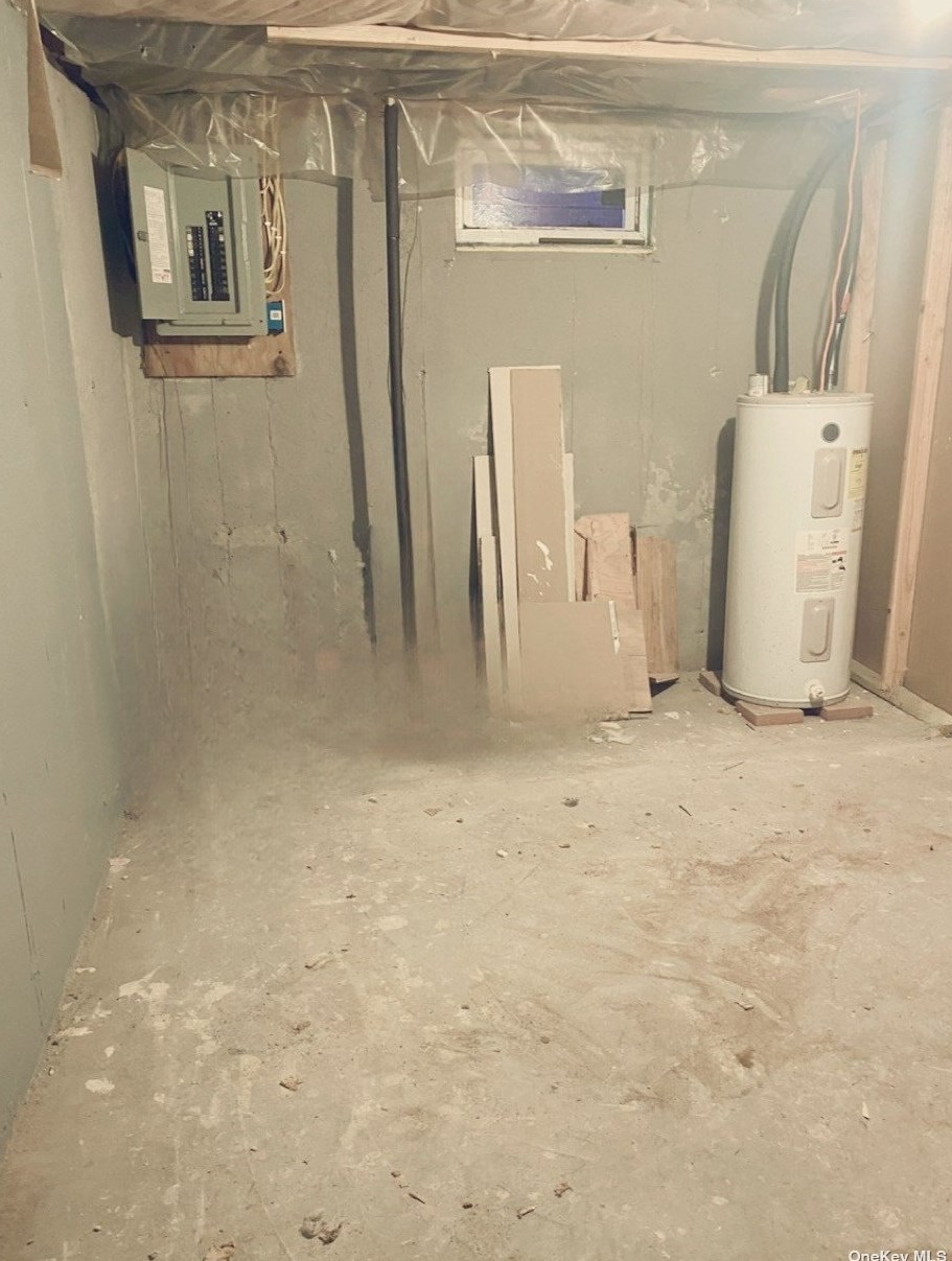 106 Gray Ave, Gordon Heights NY  11763-1064 exterior