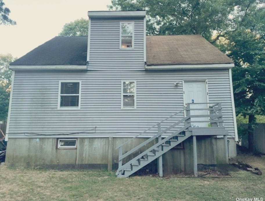 106 Gray Ave, Gordon Heights NY  11763-1064 exterior