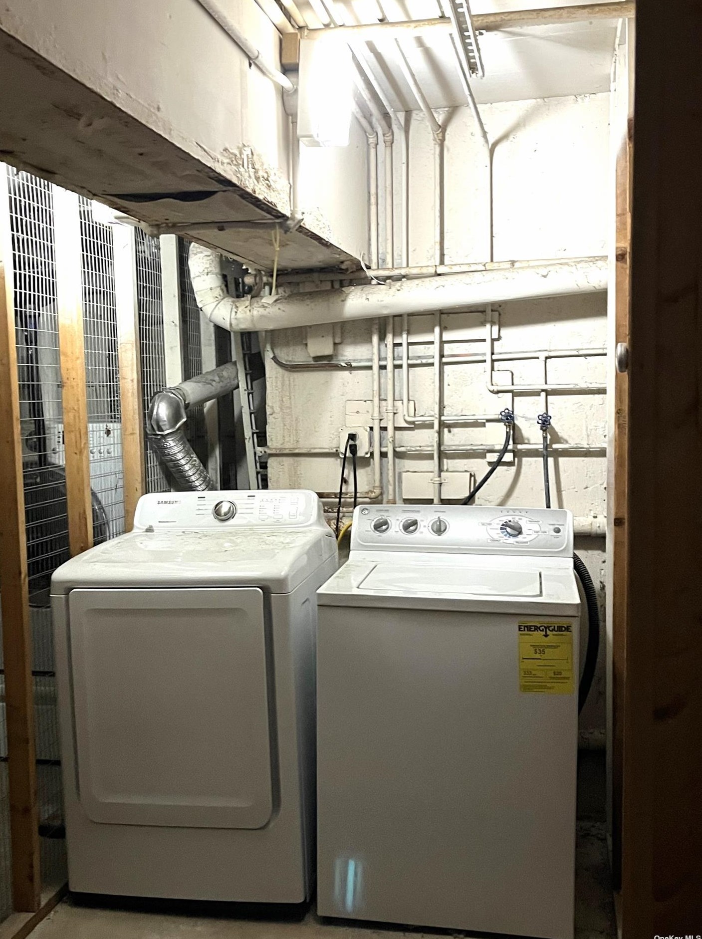 68-17 242nd St, Flushing NY 11362-1912 exterior