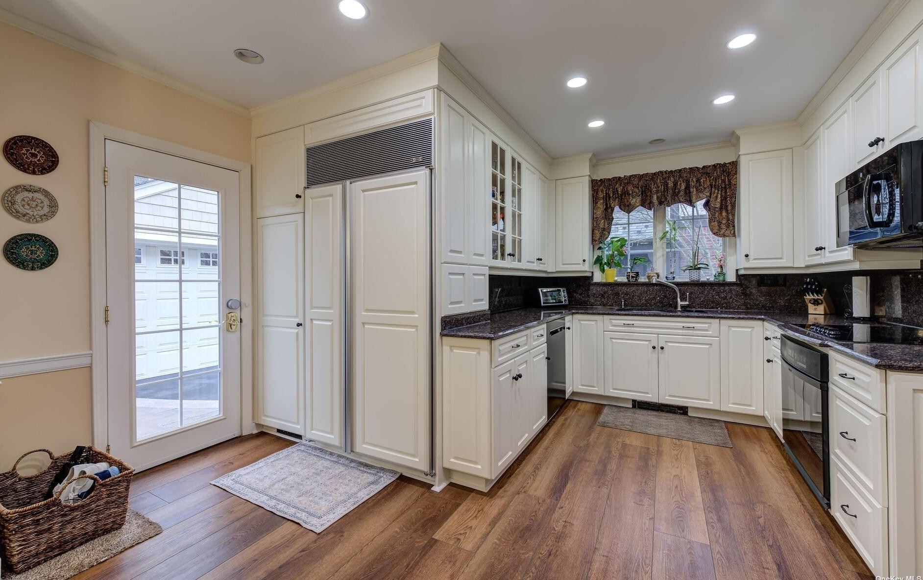 186 Kilburn Rd, Garden City NY  11530-1328 exterior