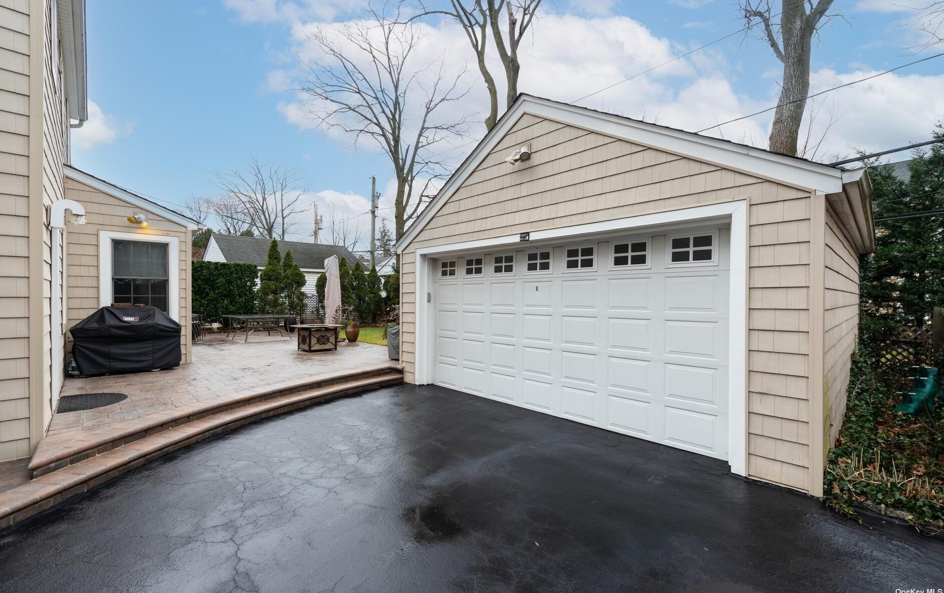 186 Kilburn Rd, Garden City NY  11530-1328 exterior