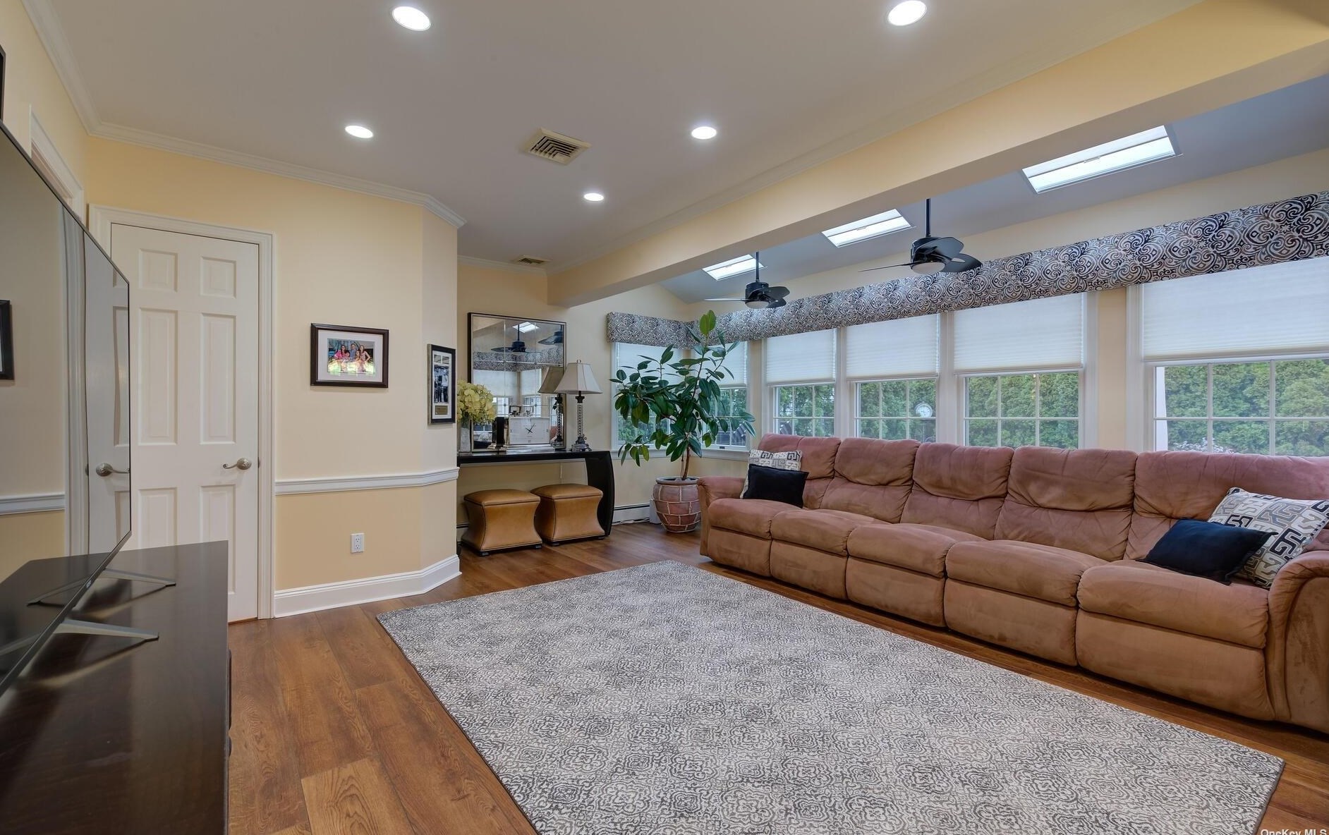 186 Kilburn Rd, Garden City NY  11530-1328 exterior