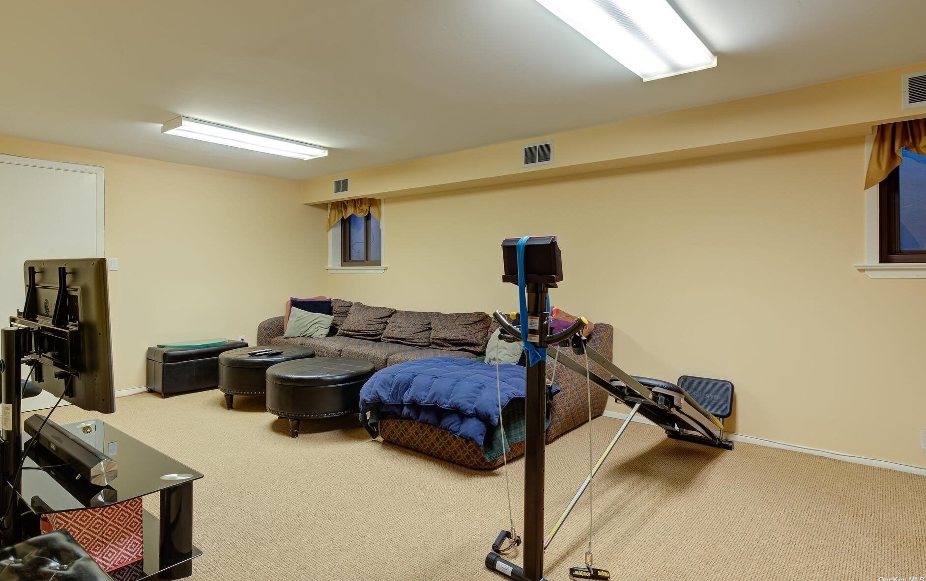 186 Kilburn Rd, Garden City NY  11530-1328 exterior