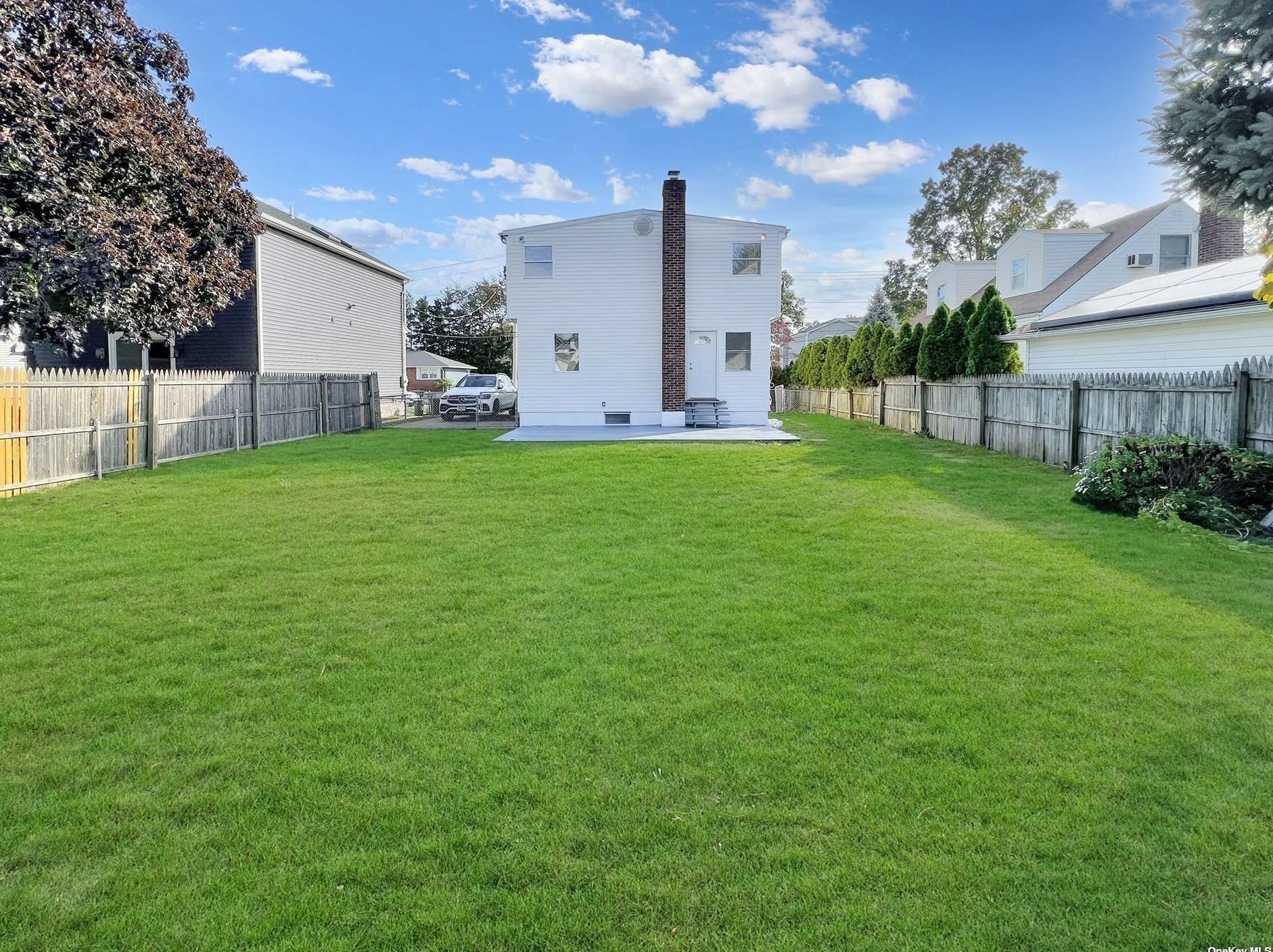 2195 Cameron Ave, North Merrick NY 11566-2106 exterior