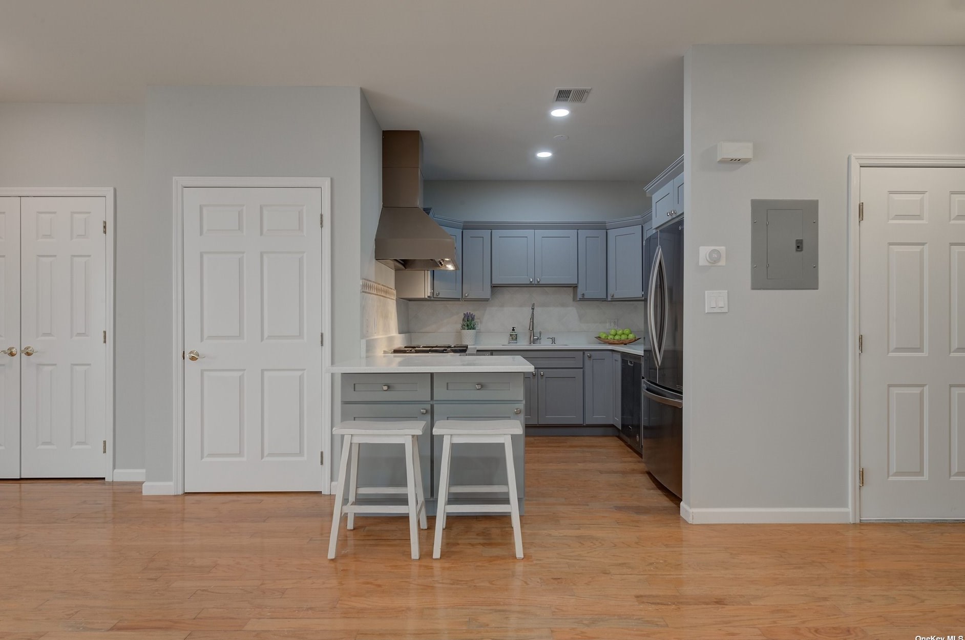 47 Miro Pl, Port Washington NY  11050-2444 exterior