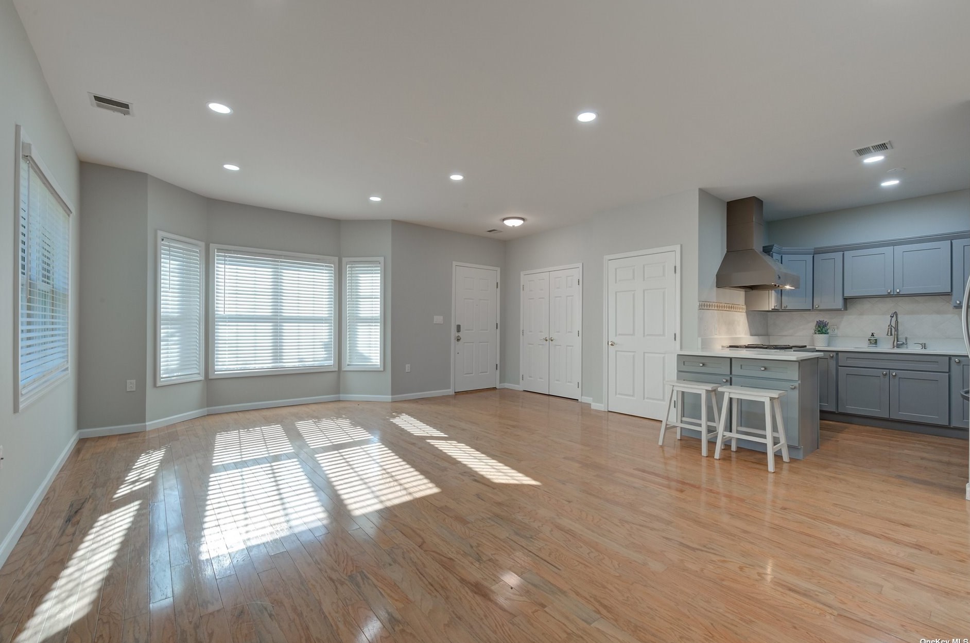 47 Miro Pl, Port Washington NY  11050-2444 exterior