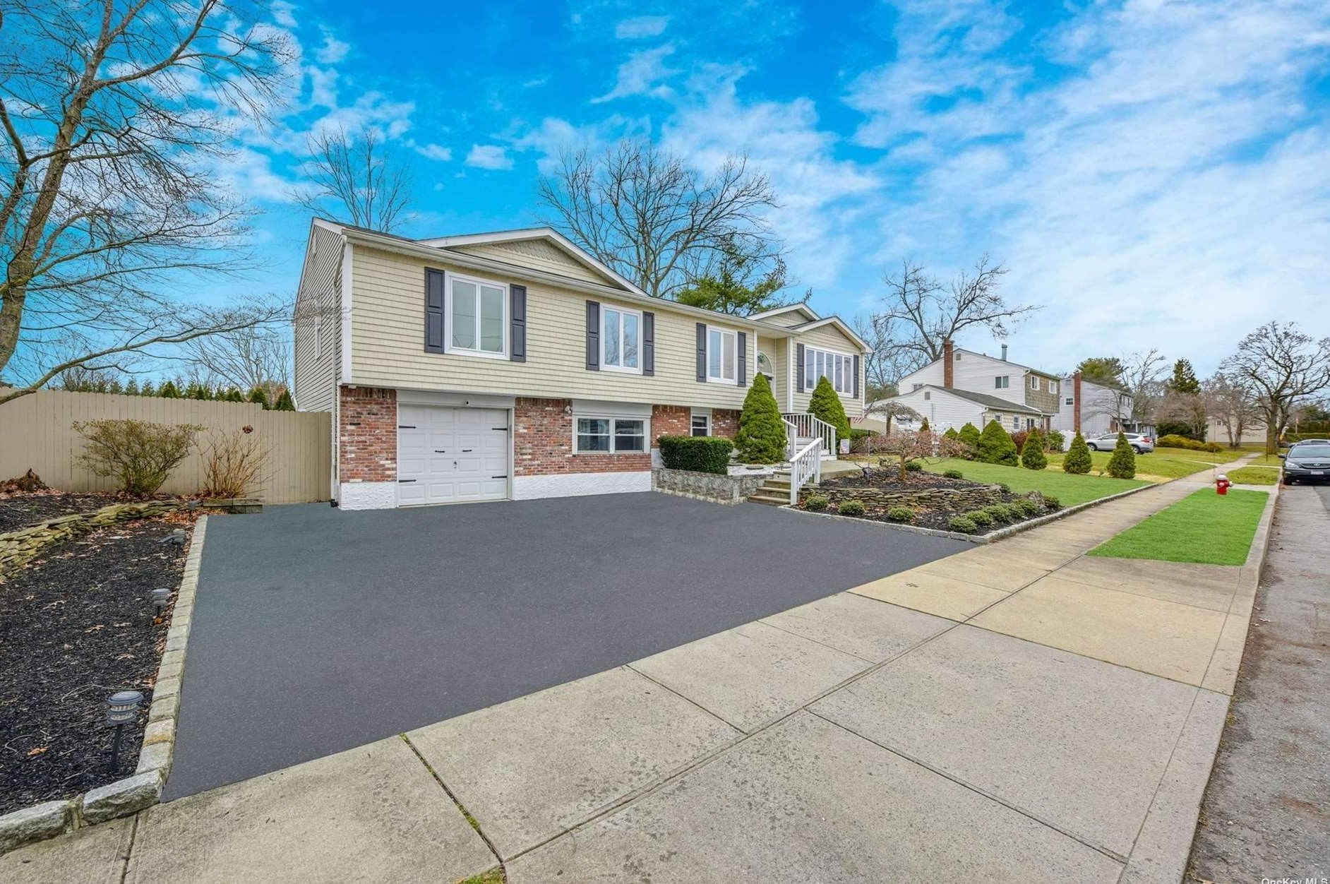 6 Orchard Ave, Head Of The Harbor NY  11780-2808 exterior