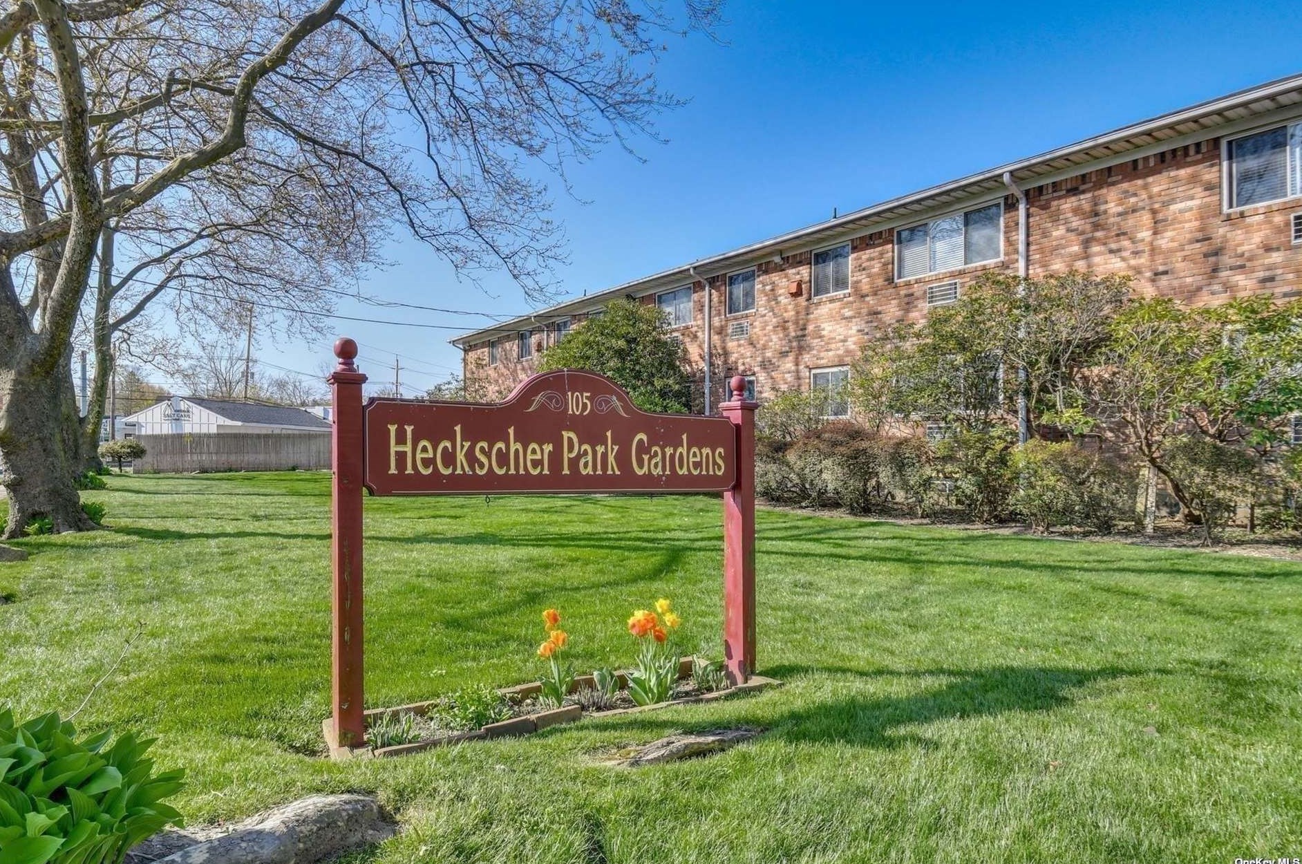 105 Prime Ave, Hunt NY 11743-2000 exterior